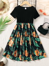Load image into Gallery viewer, Floral Round Neck Short Sleeve Dress
